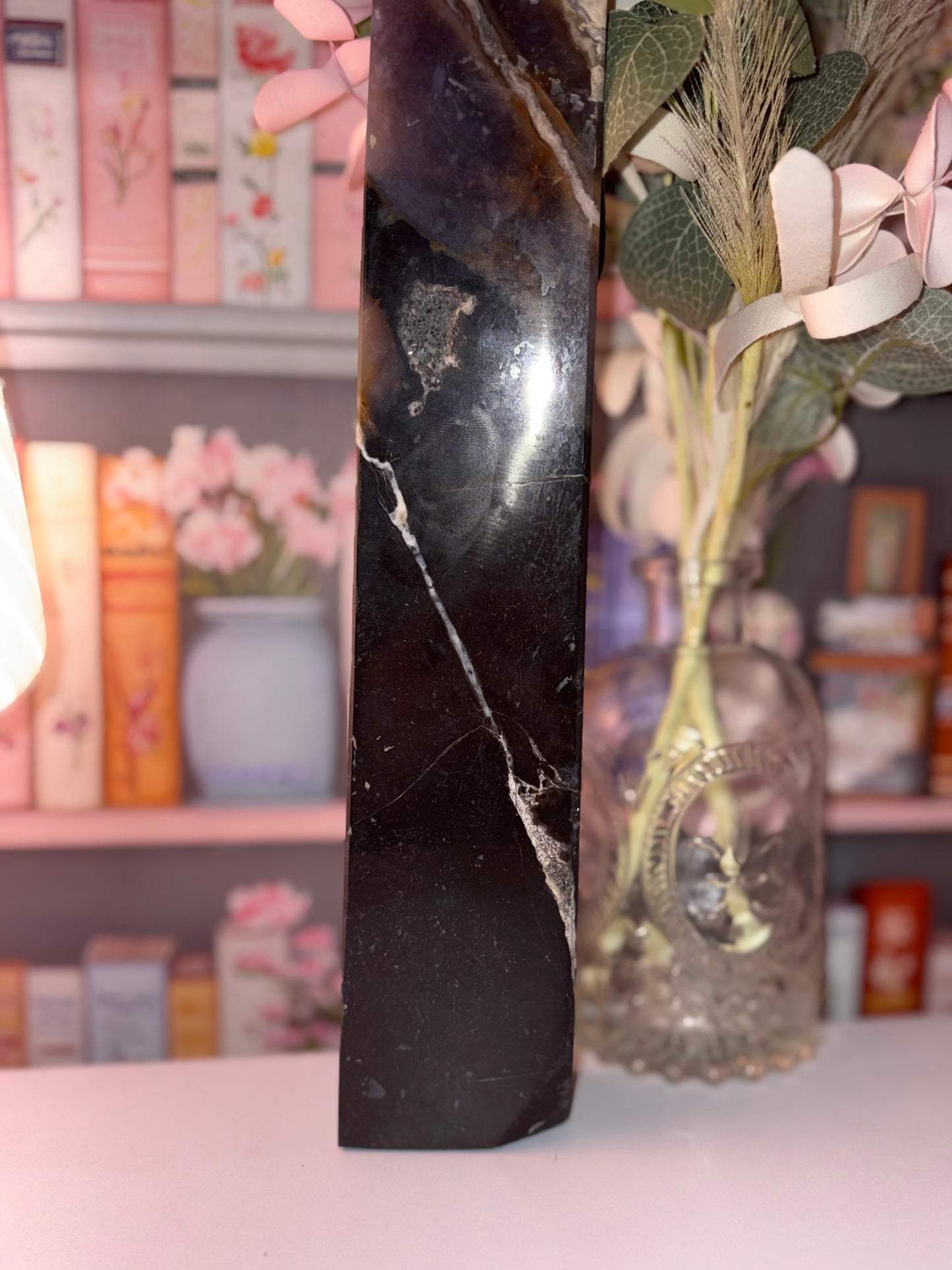 Red Black Agate Tower Carving
