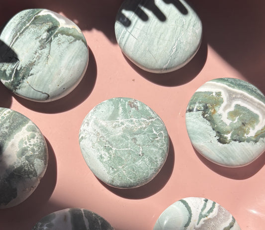 🌿 Large Green Sardonyx Flat Palm Stones 🌿